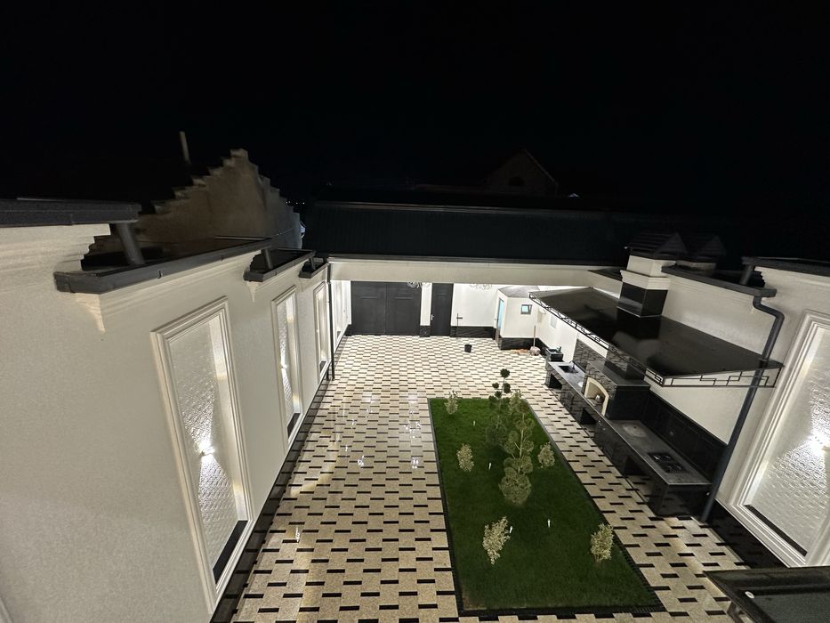 Уй сотилади  Учкахрамон гулистон масжид олдида