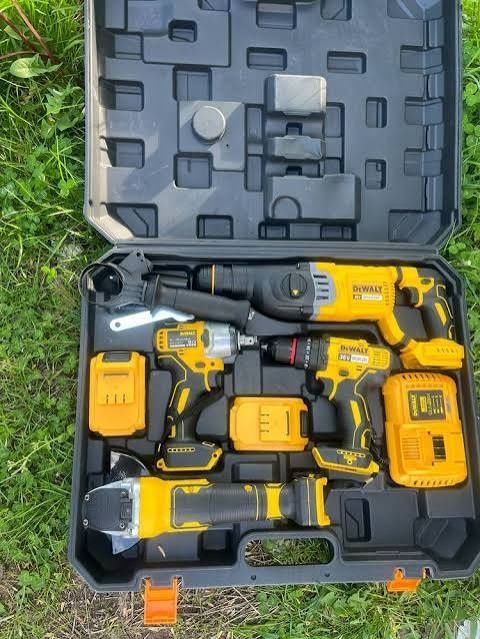 DeWALT 18V XR 4-в-1 комплект с 3 батерии 5Ah, зарядно и куфари. Професионални машини, подходящи за строителство и ремонт.