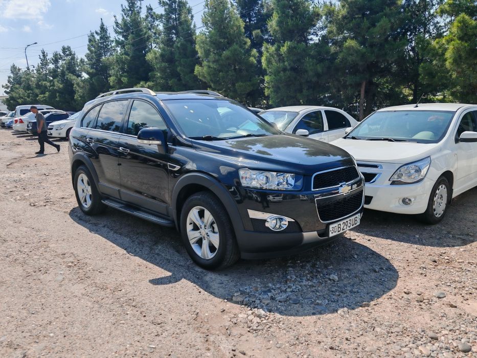 Продаётся Captiva 2012 года чёрного цвета Заводская пробег 72000