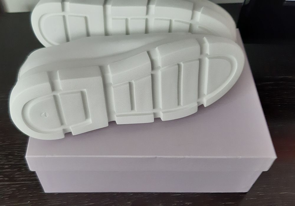 Pantofi dama ,piele naturala,albi,usori,comozi ,Italia 39