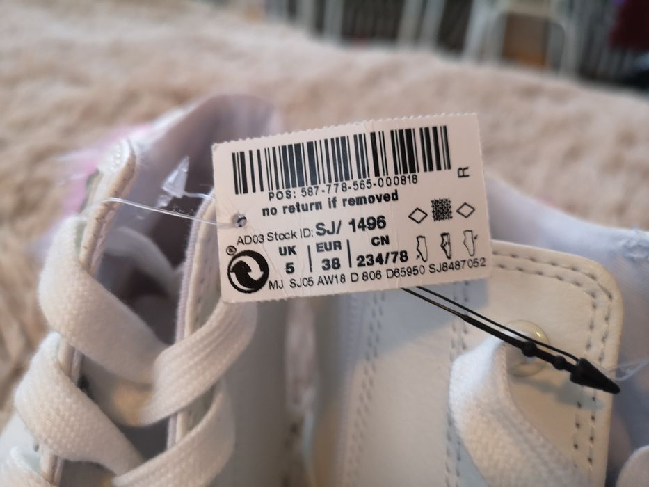 Бели полуботи с връзки