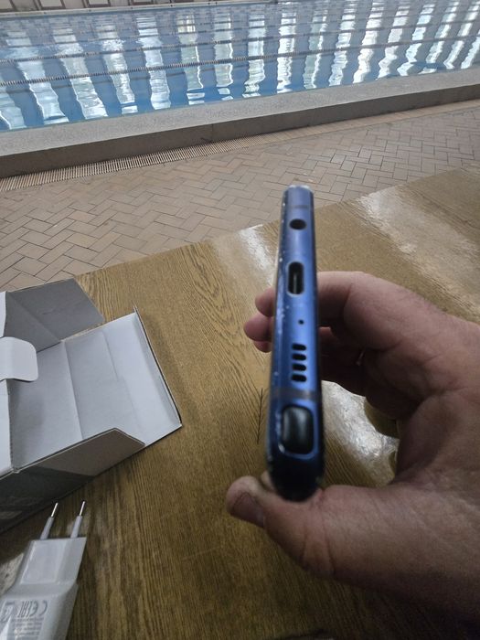 Смартфон SAMSUNG НОТ 9 с писалка о много калъфи