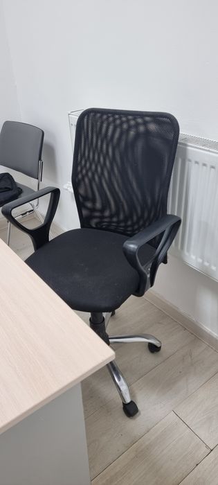 Мебель для офиса: Стол, стулья, кресла, шкаф.