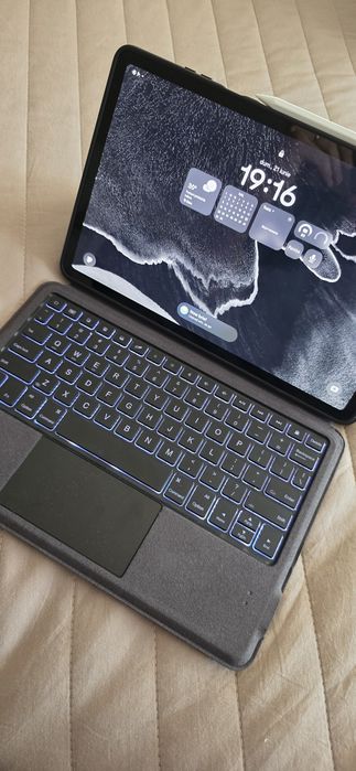 Samsung Tab S11, ecran AMOLED, 128GB, 12GB Ram, aproape nouă + Pen + Tastatura cu iluminare