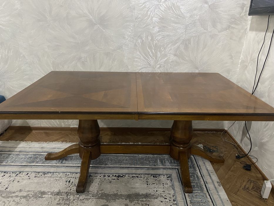 Стол для гостей раздвижной