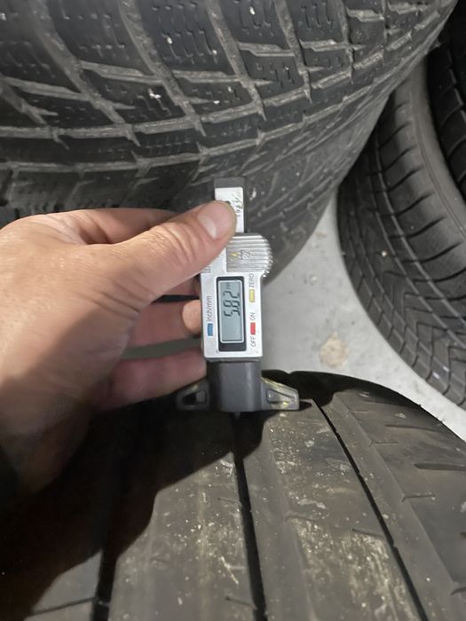 Anv vara 275/40/20 Falken