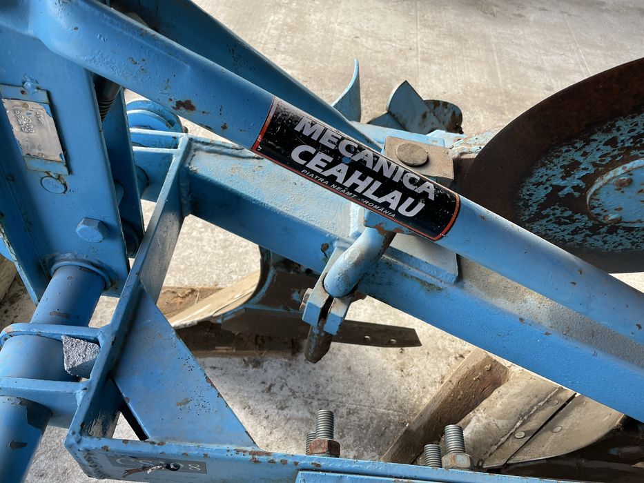 Plug romanesc functional