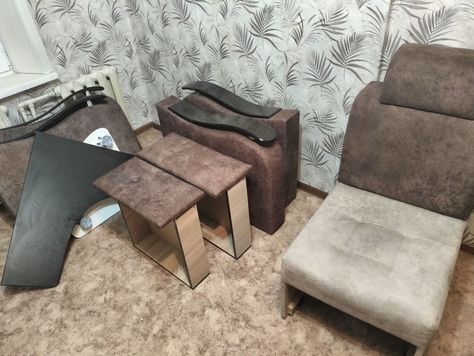 Диван и кресло в гостиную