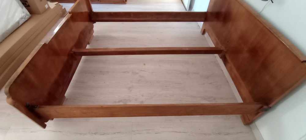 Спалня от дърво за матрак с размери 164х190 см или 160х190 см