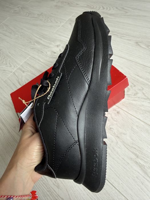НОВИ с етикет в оригинална кутия черни дамски маратонки Reebok 37.5 (24cm)