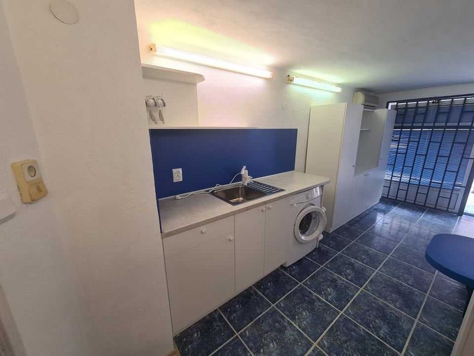 Дава се под наем Едностаен апартамент в Бургас, Лазур - 38 кв.м за 127.5 € - Снимка #1