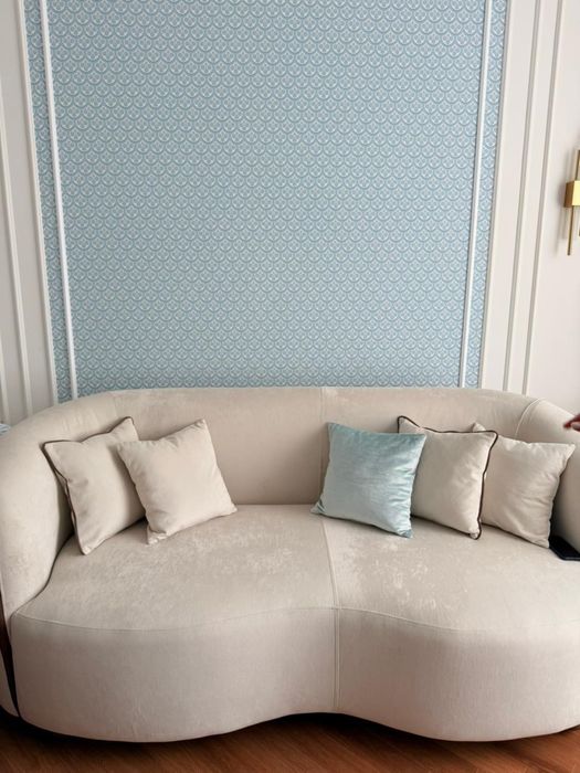 Только изготовленный диван