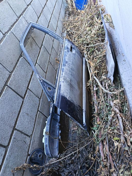 Левая дверь ауди