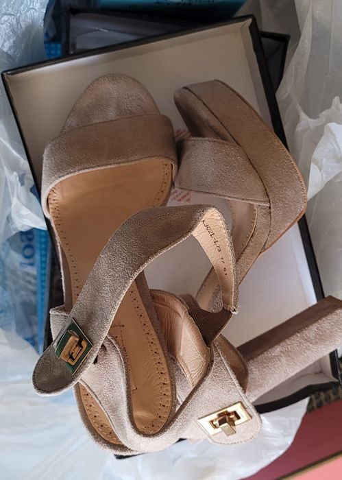 Продам босоножки