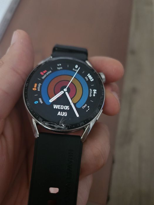 Huawey GT 3 46mm

Touch-ul merge fara probleme, autonomie buna.

Crapat in partea de