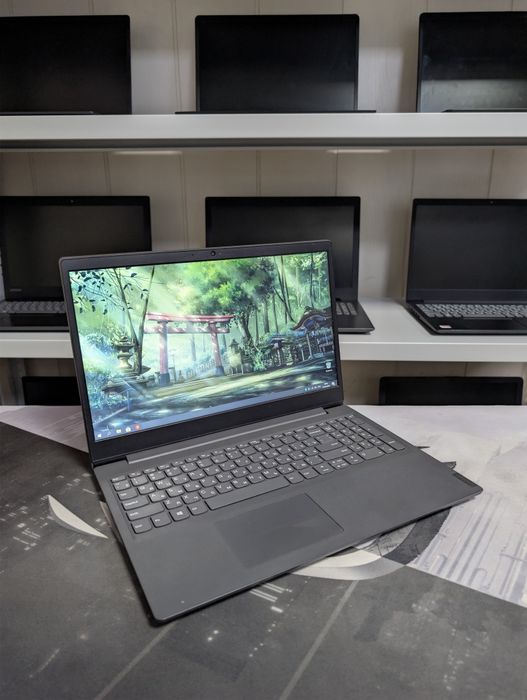 Ноутбук Lenovo V15