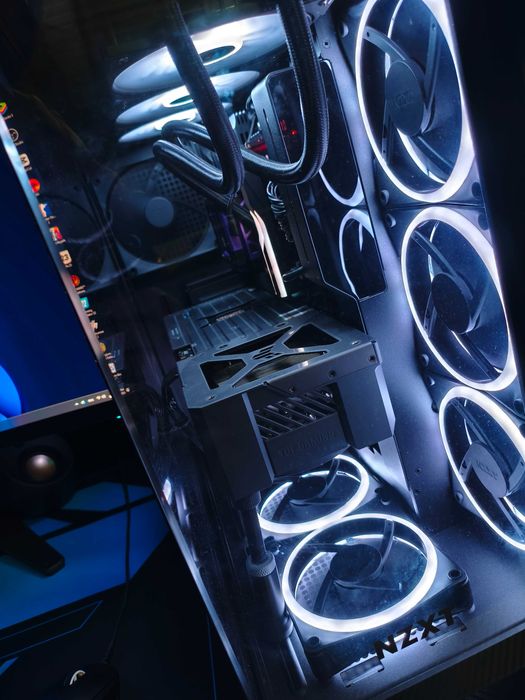 Vând întreg sistemul cu birou, scaun, monitoare și Pc