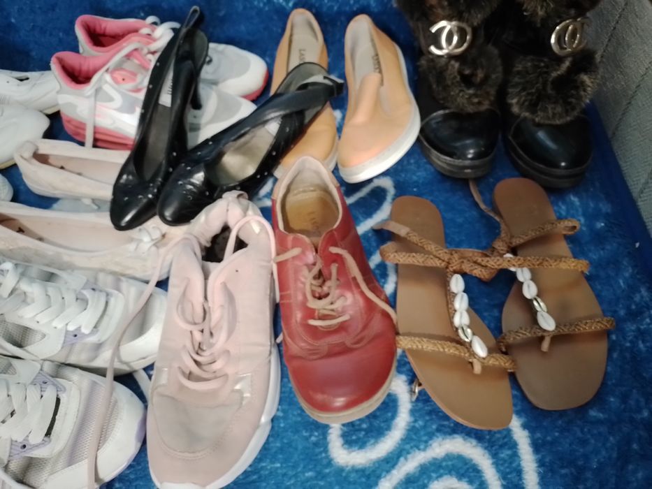 Lot incaltaminte diferite marimi