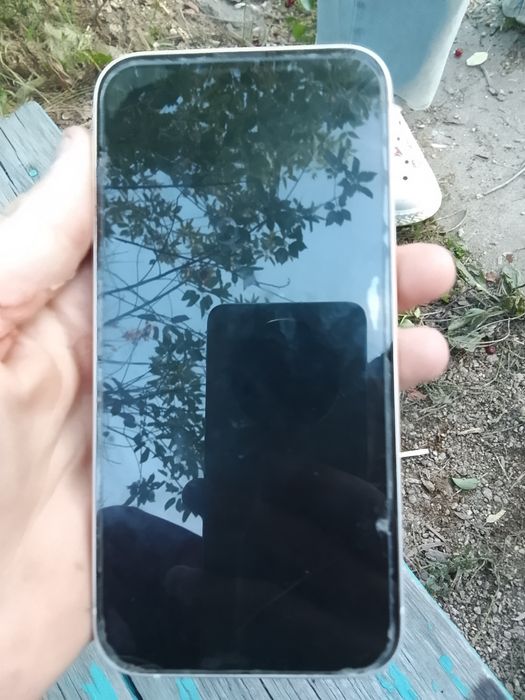 Продам iPhone 13