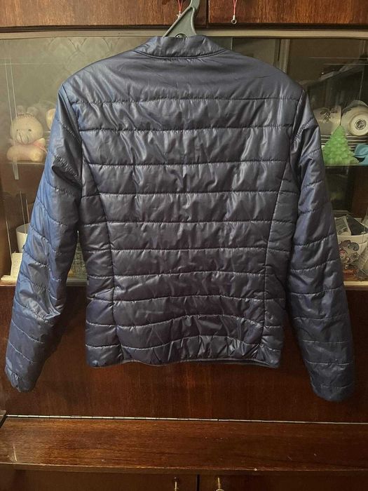 Продаю куртку женскую
