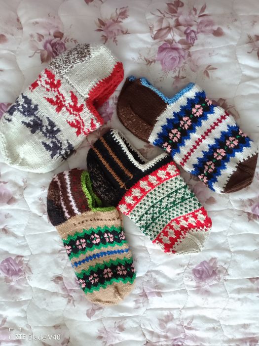 Следочки, носки вязанные.