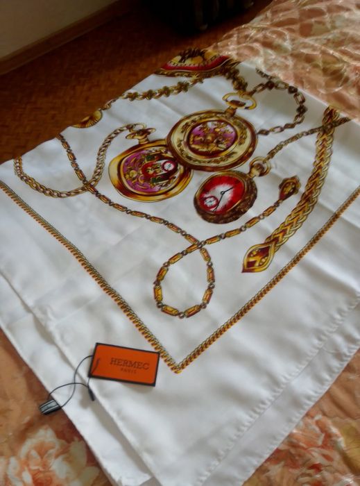 Платки новые 1м на 1 м.