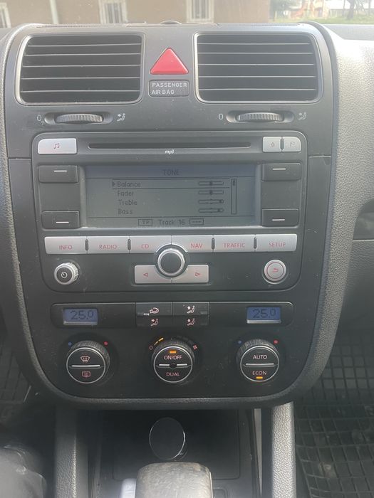 Продавам радионавигационна система RNS300