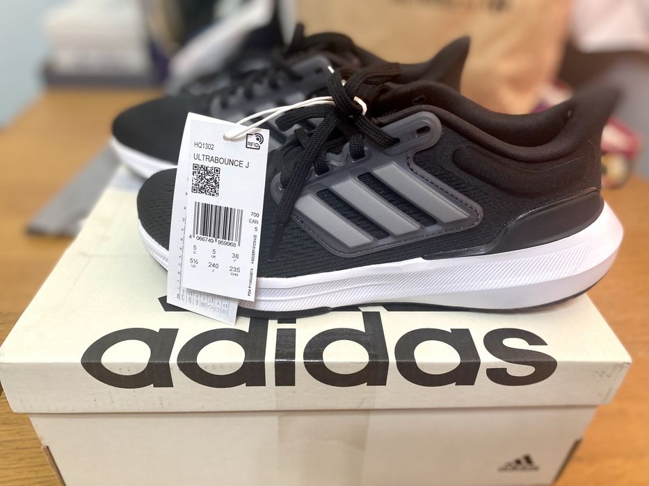 Pantofi adidas pentru unisex