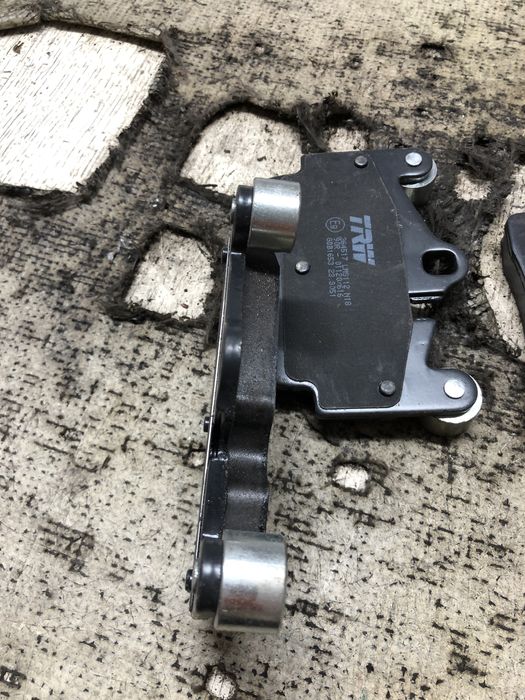 placute spate  volkswagen touareg 2012