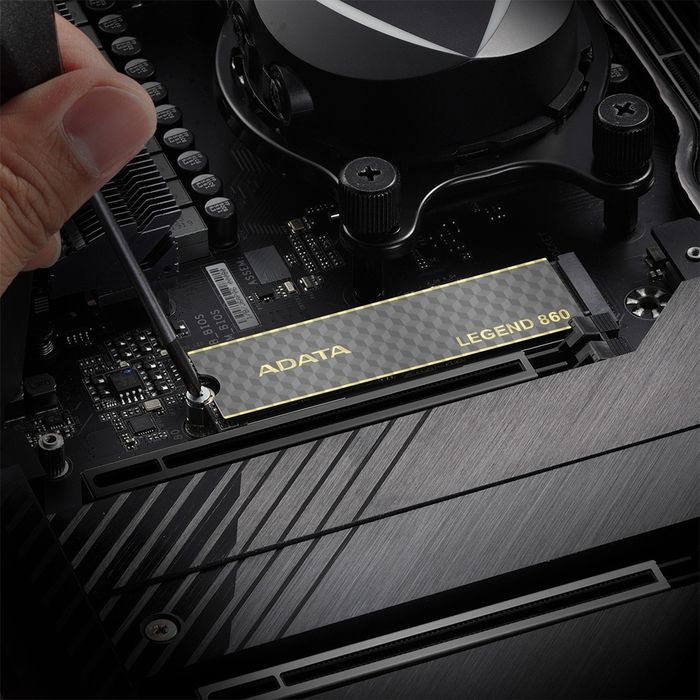 Vând SSD ADATA Legend 860 (1TB) (NOU)