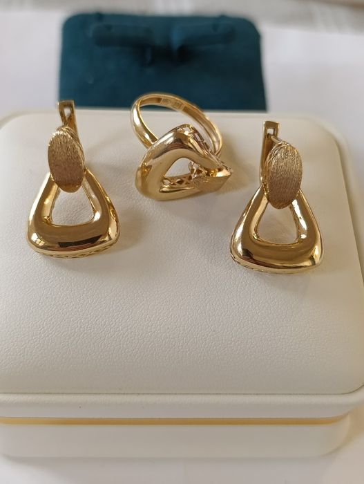 Золотое комплект,Евро модель проба 585,вес7,27 гр цвет жёлтый