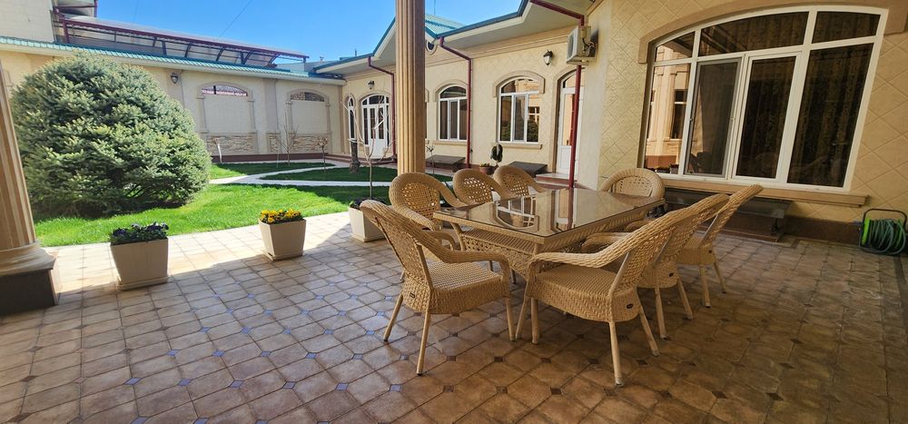 Охунбобоевда 6 соток ер майдонида жойлашган тайёр уй сотилади