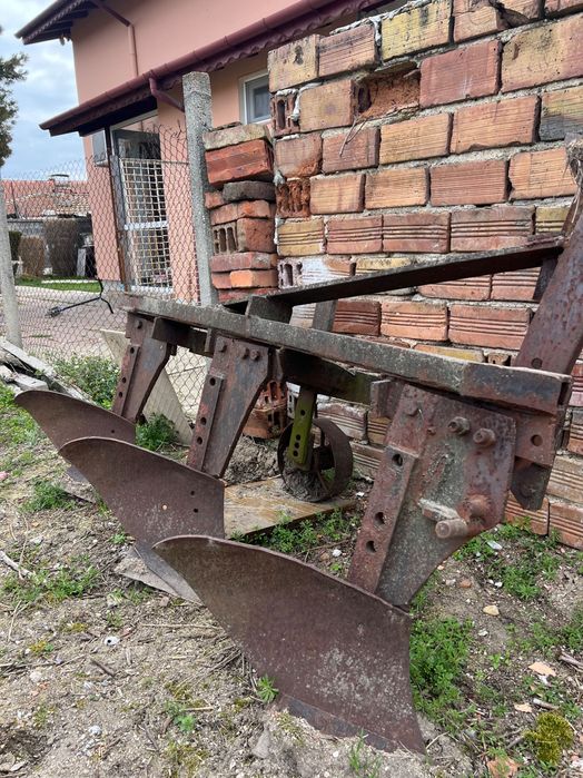 Плуг за трактор.