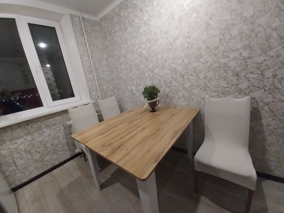 Срочно продам стол новый