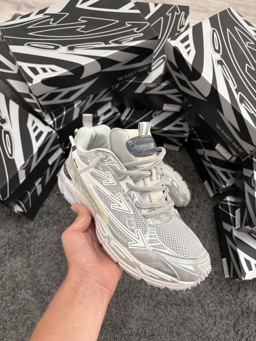 Off-White Be Right Back