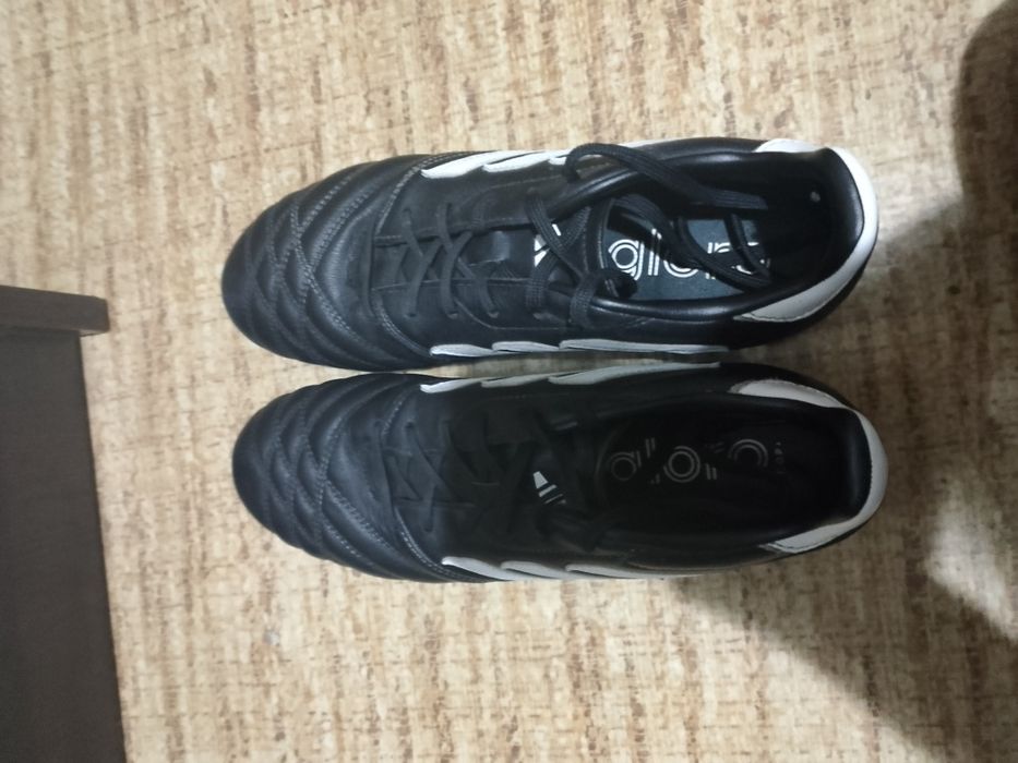 Футболни обувки Адидас