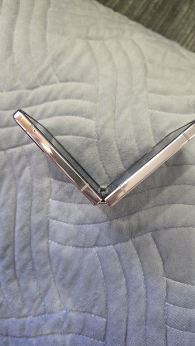 Samsung galaxy flip z4 256gb
