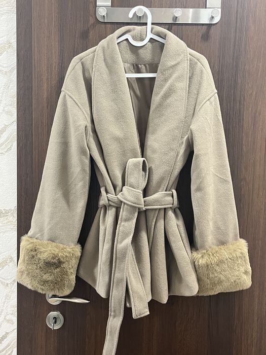 Дамско меко палто с ефектни ръкави