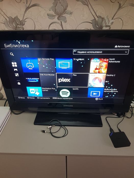 PS4 pro белого цвета 1 TB