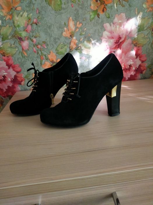 Продам ботильоны 37 размер