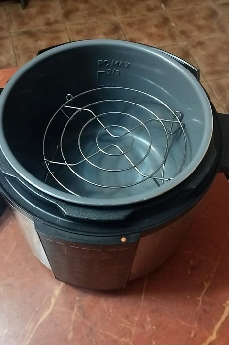 Multicooker pentru gătit sub presiune Cosori