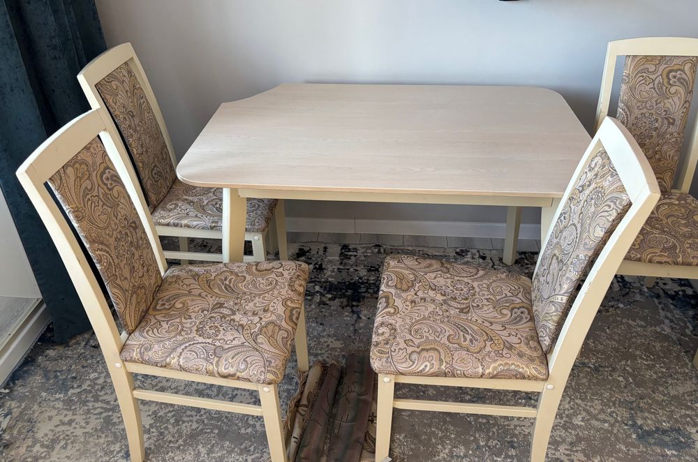 Кухонный стол, стулья
