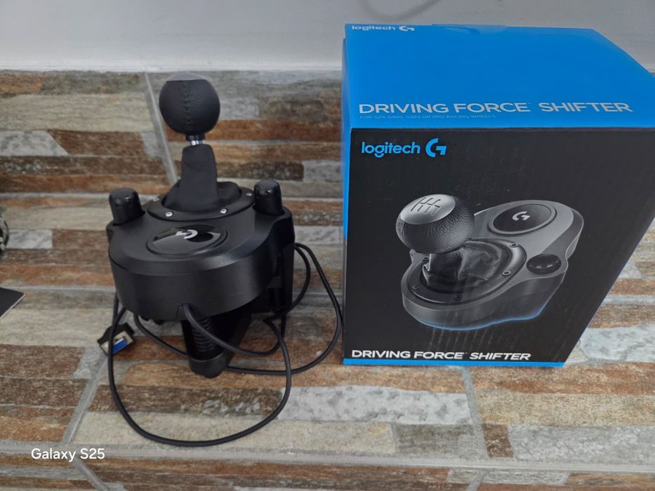 Volan gaming Logitech  (PC/Xbox)