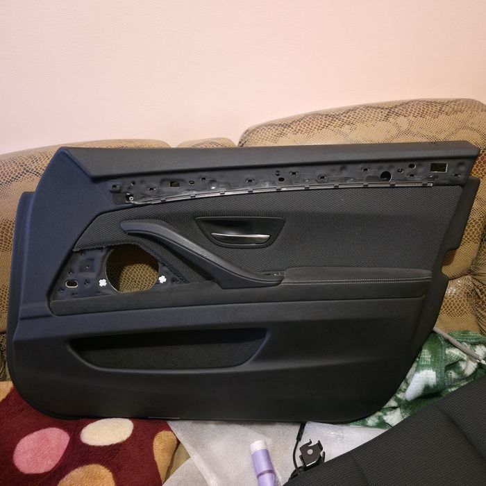 Fete usi BMW F10/F11 alcantara si consola centrala