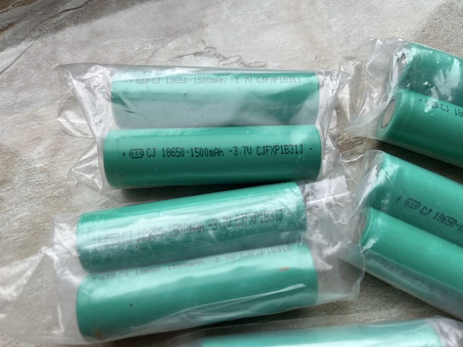 Аккумуляторы 3.7V 1500 mAh.