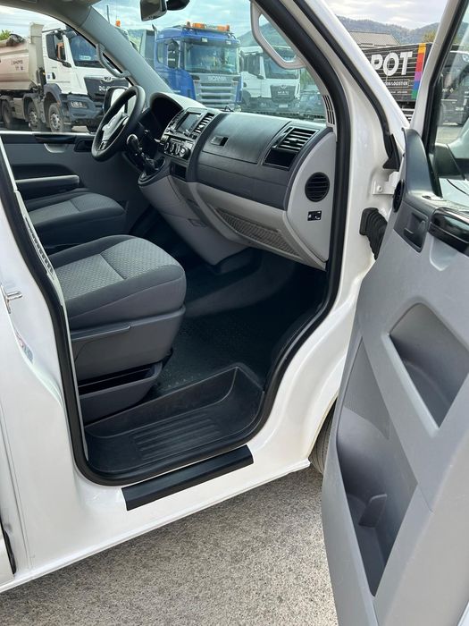 RAR EFECTUAT  5 MAI !!!       Vând vw transporter t5 2.0 tdi 140 cp cu 5 locuri