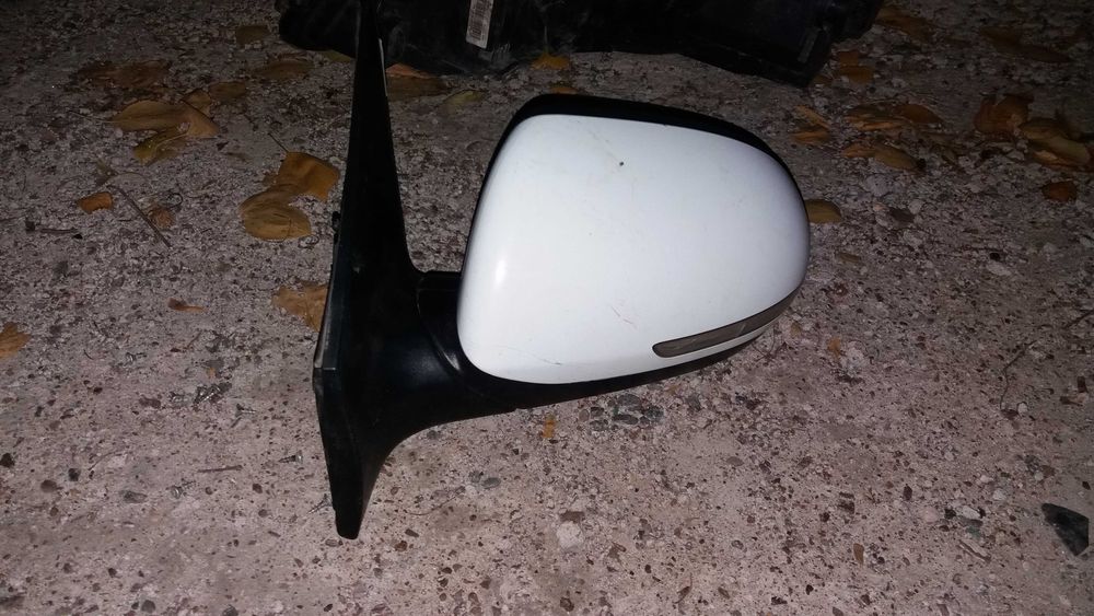 Продам зеркало на Kia Rio