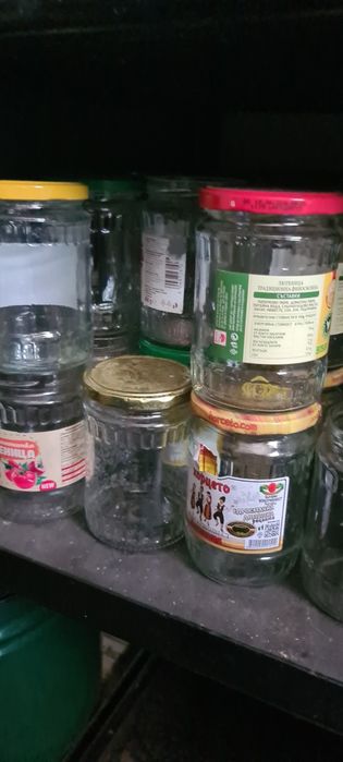 Стъклени бурканчета от детски пюрета и Омния