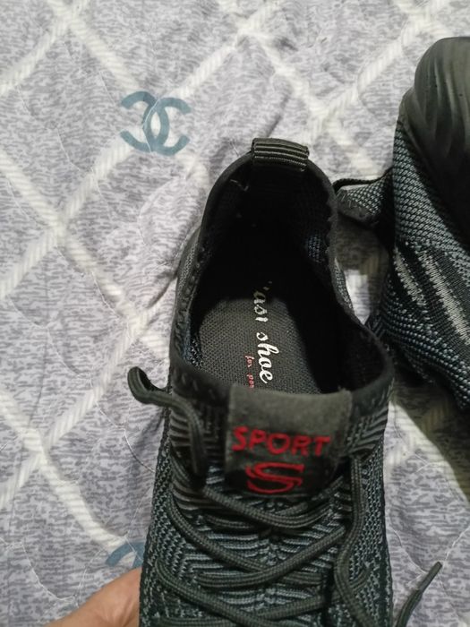 Кроссовки чёрного цвета 37 для мальчика