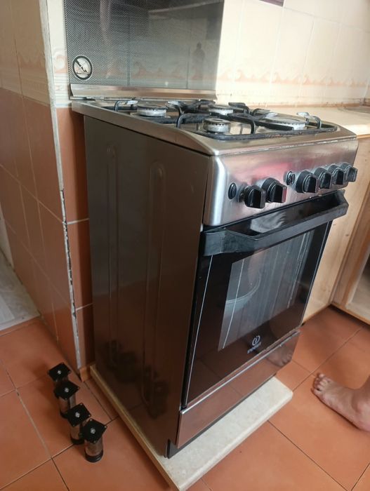 Продам газ плиту